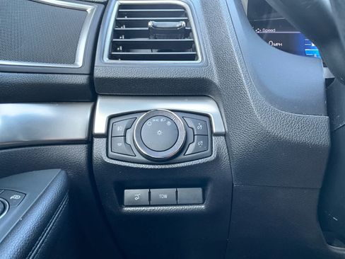 Used 2019 Ford Explorer XLT w/ Equipment Group 202A AWD/4WD image 15