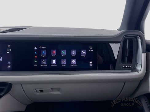 Used 2024 Porsche Cayenne S image 33