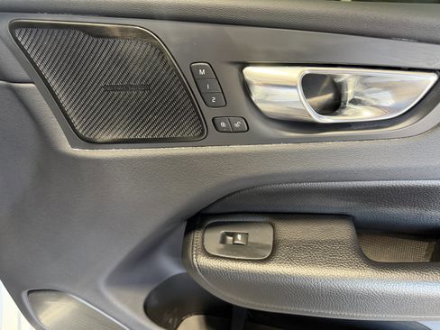 Used 2019 Volvo XC60 T5 Momentum w/ Multimedia Package image 22