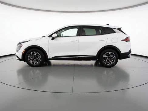 Used 2025 Kia Sportage LX image 5