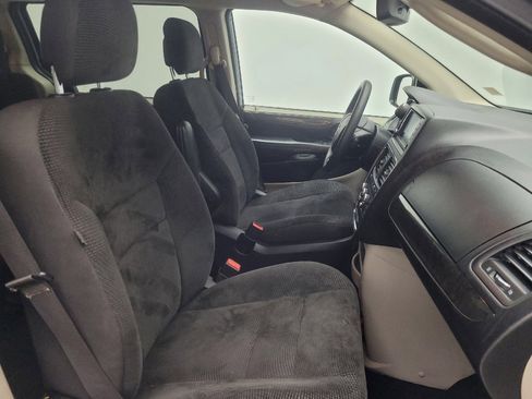 Used 2020 Dodge Grand Caravan SE w/ UConnect Hands-Free Group image 21