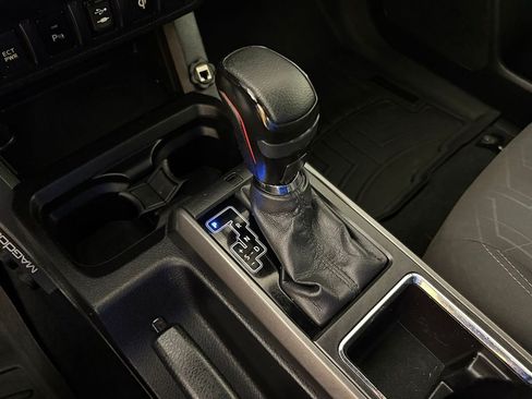 Used 2016 Toyota Tacoma TRD Off-Road w/ Premium & Technology Package AWD/4WD image 30