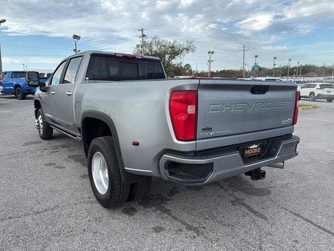 Used 2025 Chevrolet Silverado 3500 High Country w/ Technology Package image 5
