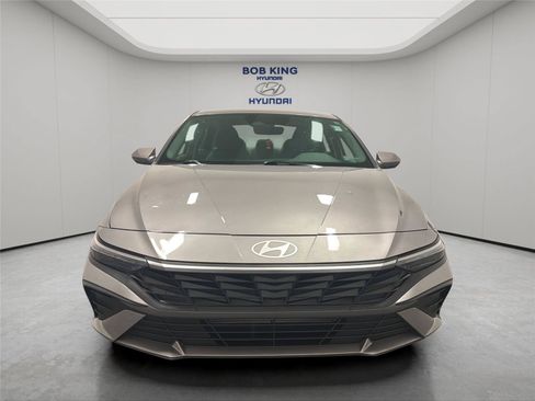 Certified 2024 Hyundai Elantra SEL FWD image 8