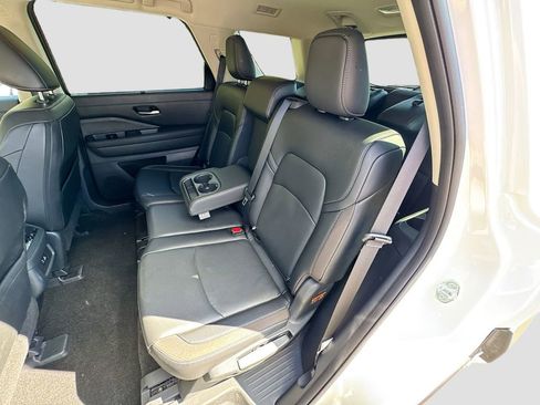 Used 2024 Nissan Pathfinder SL image 24