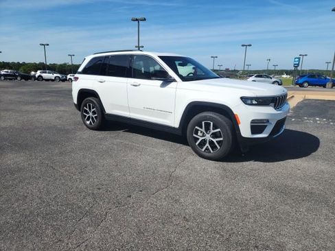 Used 2024 Jeep Grand Cherokee Limited image 6