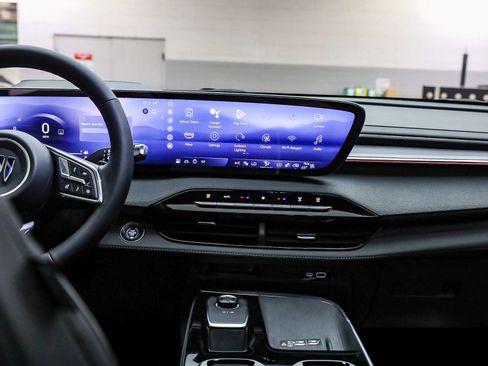 Used 2025 Buick Enclave Sport Touring w/ Power Package image 13