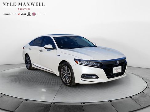 Used 2020 Honda Accord Touring image 2