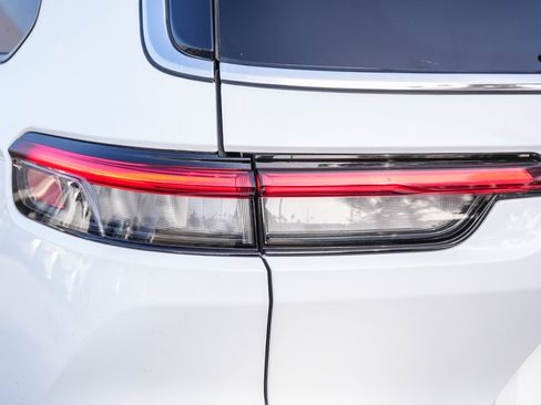 Used 2023 Jeep Grand Cherokee L Limited image 9