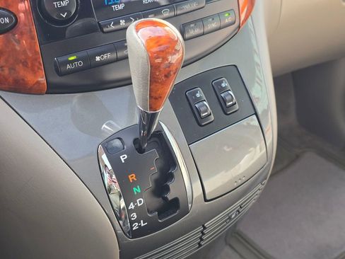 Used 2010 Toyota Sienna XLE image 36