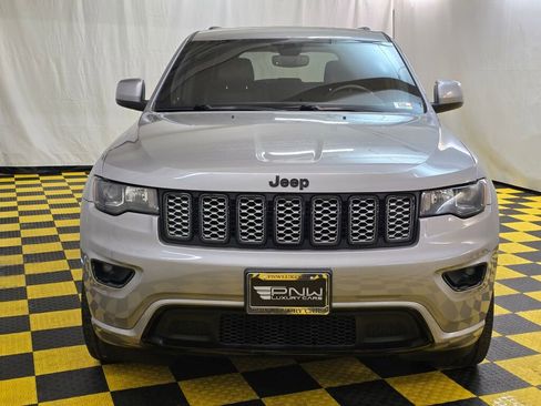Used 2018 Jeep Grand Cherokee Altitude AWD/4WD image 8