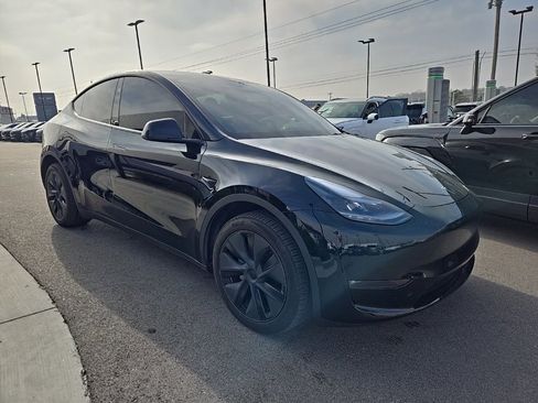 Used 2025 Tesla Model Y Long Range image 3