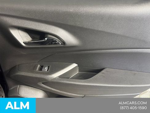 Used 2025 Chevrolet Trax LT FWD image 19
