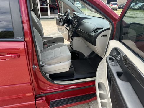 Used 2012 Dodge Grand Caravan SXT FWD image 14
