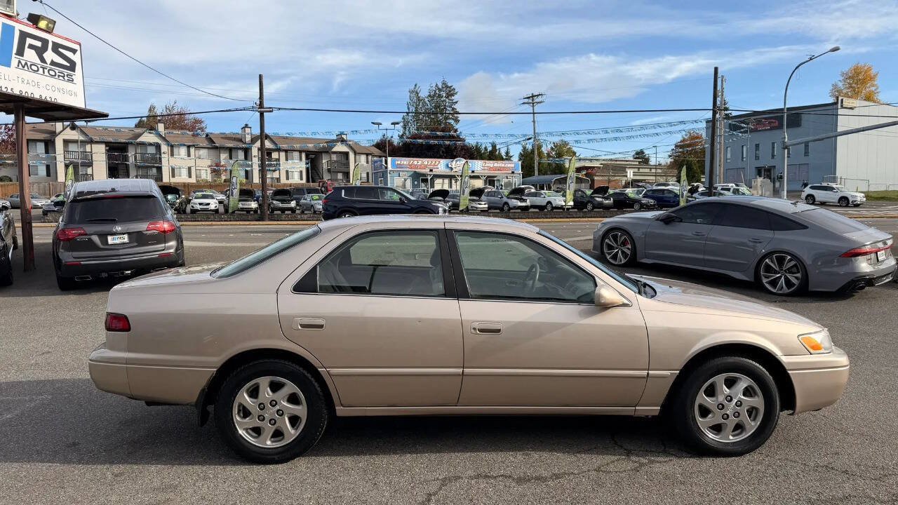 Used 1999 Toyota Camry LE w/ Value Pkg FWD image 6