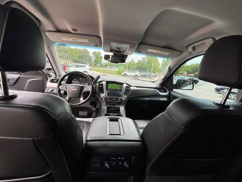 Used 2019 Chevrolet Suburban LT RWD image 20