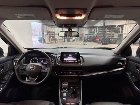 Used 2025 Nissan Rogue SV image 23