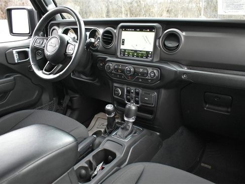 Certified 2022 Jeep Gladiator Willys image 31