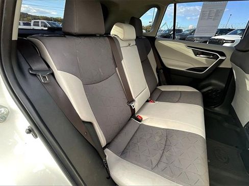 Used 2021 Toyota RAV4 AWD Hybrid image 29