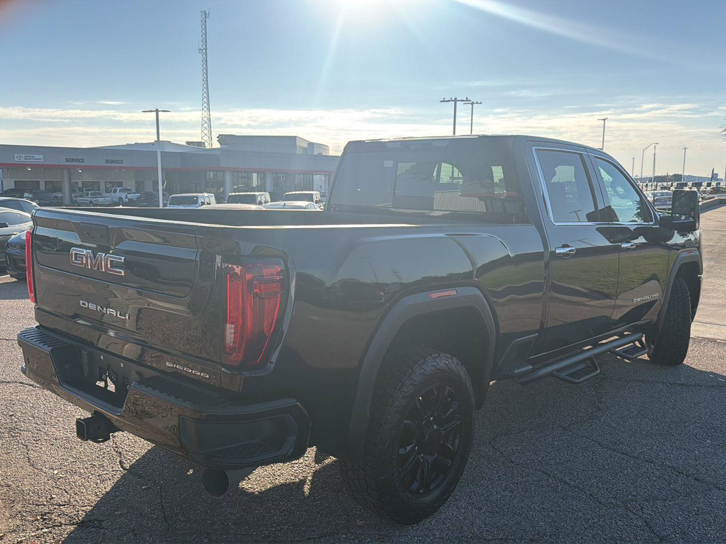 Used 2021 GMC Sierra 2500 Denali w/ Denali Black Diamond Edition AWD/4WD image 3