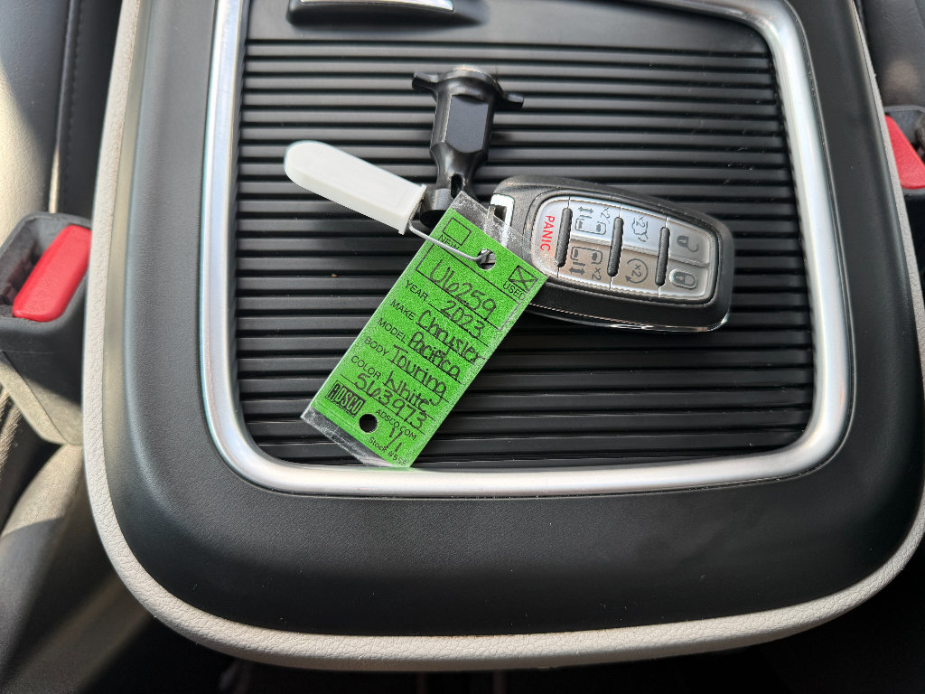 Used 2023 Chrysler Pacifica Touring-L FWD image 26