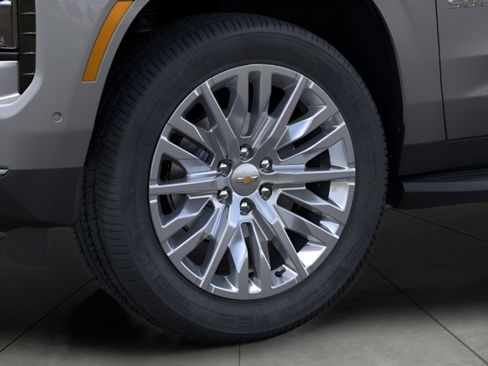 New 2025 Chevrolet Suburban Premier image 9