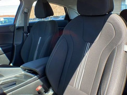 Used 2022 Hyundai Elantra SEL w/ Preferred Accessory Package image 9