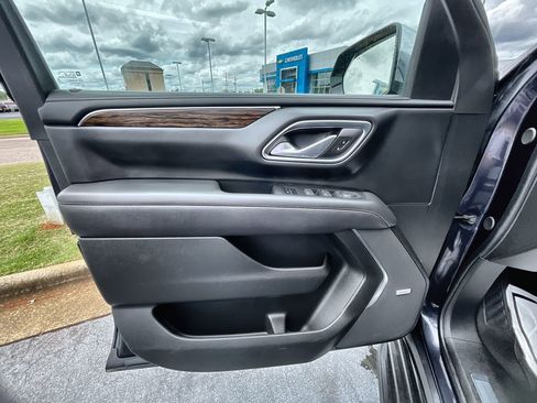 Used 2023 Chevrolet Suburban Premier AWD/4WD image 22