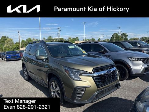 Used 2023 Subaru Ascent Premium w/ Convenience Package image 2