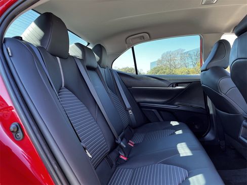 Used 2023 Toyota Camry SE image 26