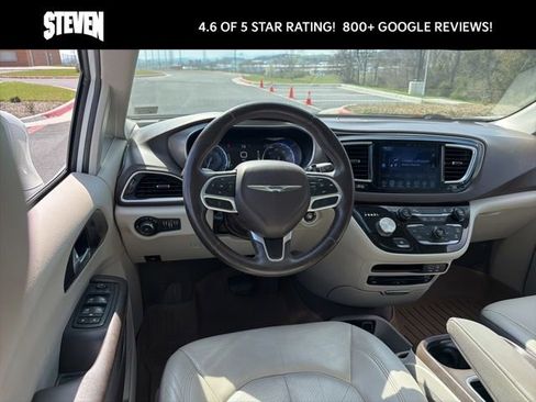 Used 2017 Chrysler Pacifica Touring-L Plus w/ Tire & Wheel Group image 9