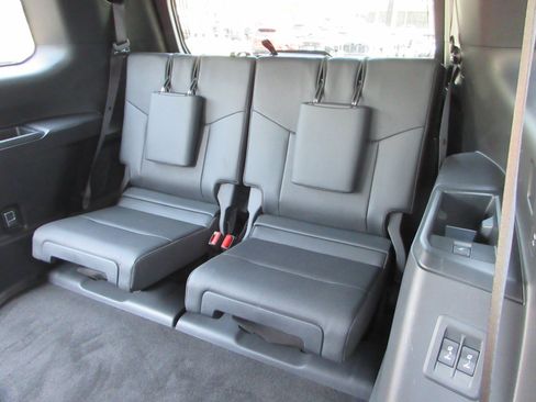 Used 2024 Lexus GX 550 w/ Accessory Package (2T) AWD/4WD image 20