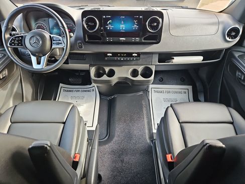 Used 2023 Mercedes-Benz Sprinter 2500 image 22