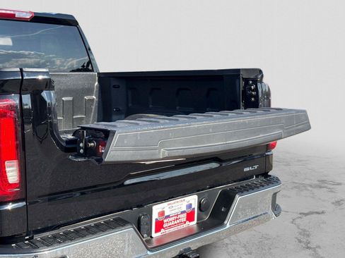 Used 2025 GMC Sierra 1500 SLT AWD/4WD image 14