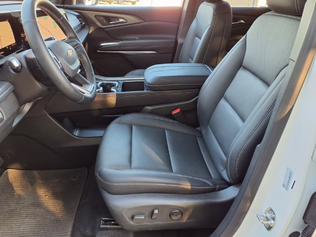 Used 2026 Chevrolet Traverse LT FWD image 9