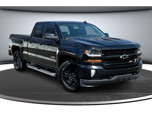 Used 2017 Chevrolet Silverado 1500 LT w/ Midnight Edition image 13