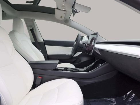 Used 2020 Tesla Model 3 Standard Range Plus image 36