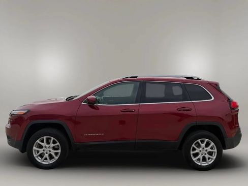 Used 2017 Jeep Cherokee Latitude w/ Cold Weather Group AWD/4WD image 4