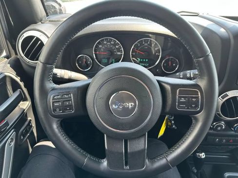 Used 2016 Jeep Wrangler Unlimited Rubicon w/ Connectivity Group AWD/4WD image 13