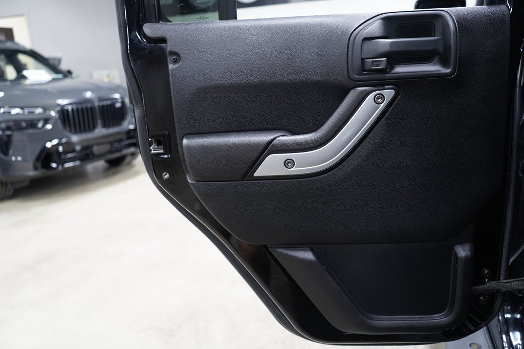 Used 2015 Jeep Wrangler Unlimited Sahara w/ Dual Top Group AWD/4WD image 13