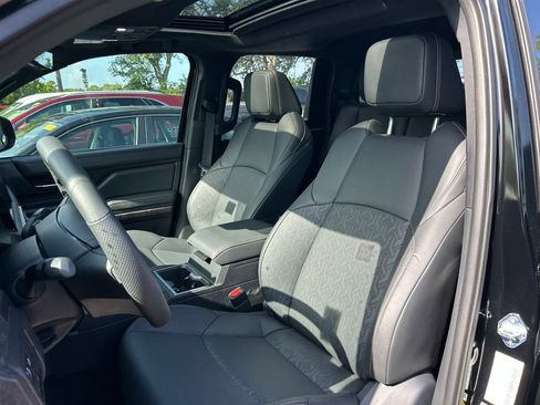 Used 2025 Toyota Tacoma Limited AWD/4WD image 19