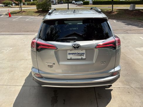 Used 2016 Toyota RAV4 XLE AWD/4WD image 9