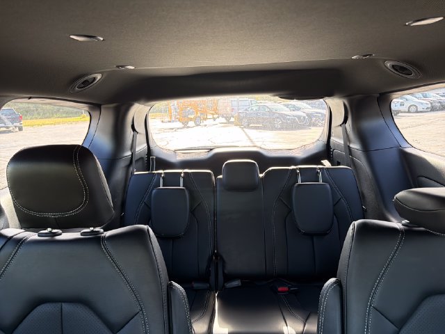 Used 2027 Chrysler Pacifica Select FWD image 30