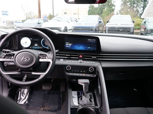 Certified 2023 Hyundai Elantra SEL w/ Convenience Package image 18