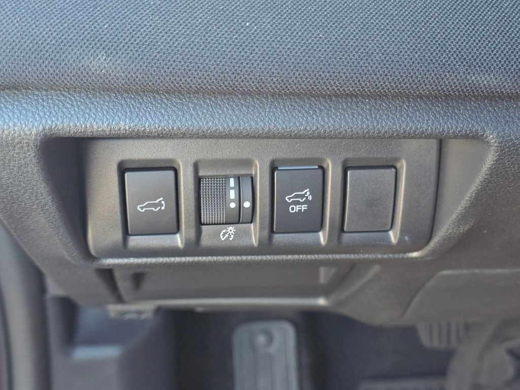 Used 2025 Subaru Outback Premium w/ Popular Package #1A AWD/4WD image 57