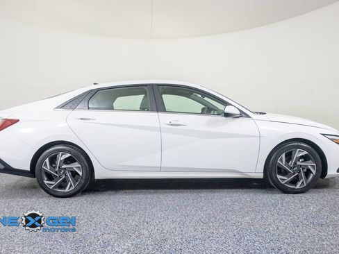 Used 2024 Hyundai Elantra SEL w/ Convenience Package FWD image 8