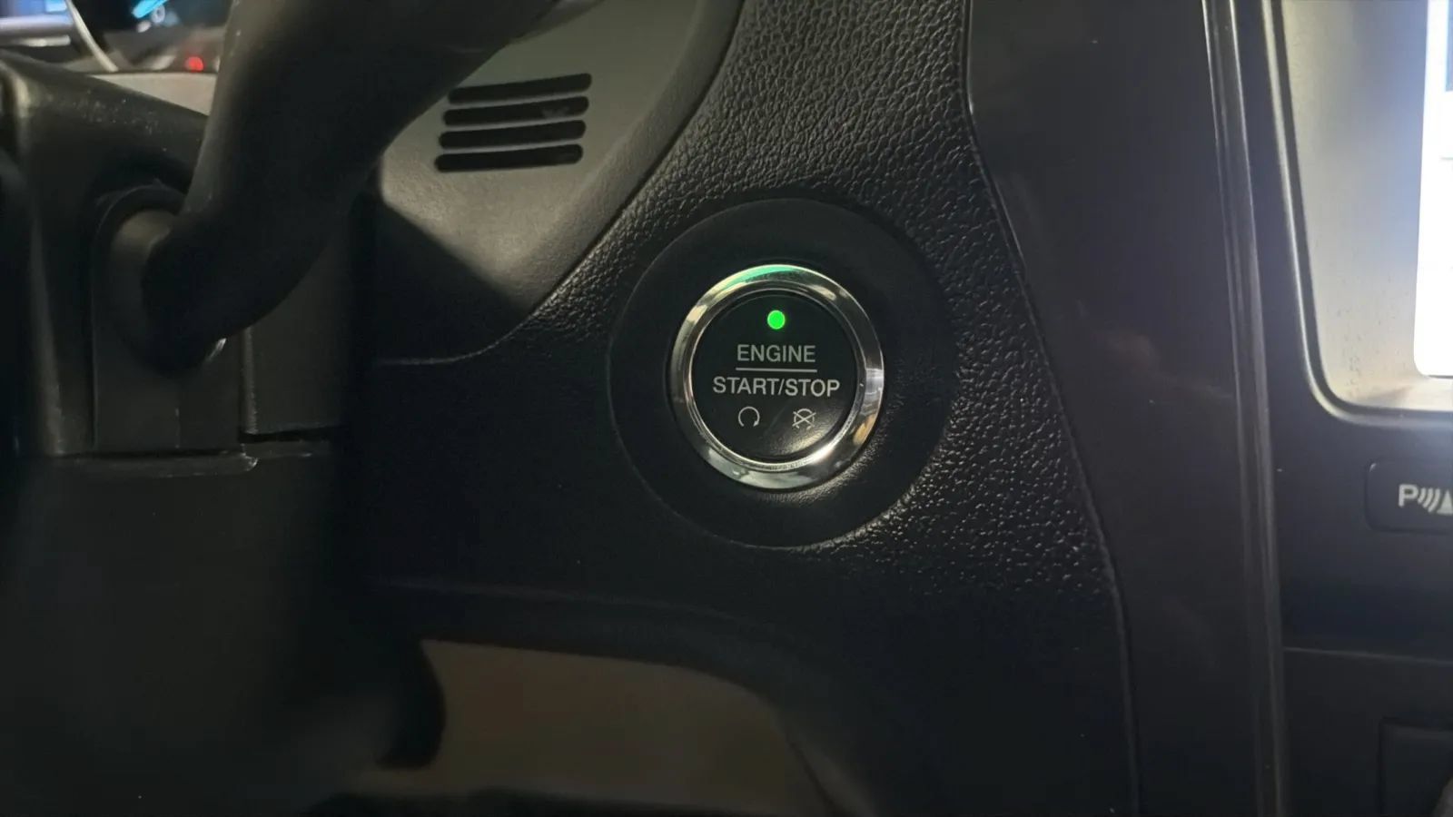 Used 2017 Ford Explorer XLT w/ Equipment Group 202A FWD image 16