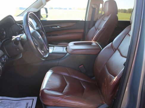 Used 2018 Cadillac Escalade Premium Luxury image 9