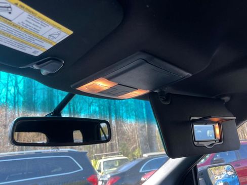 Used 2017 Ford Explorer XLT w/ Equipment Group 201A image 21