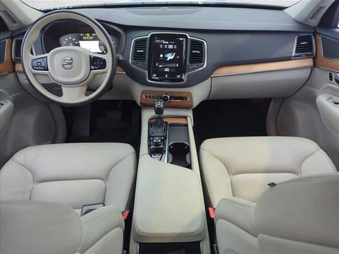 Used 2022 Volvo XC90 T5 Momentum w/ Protection Package Premier image 28